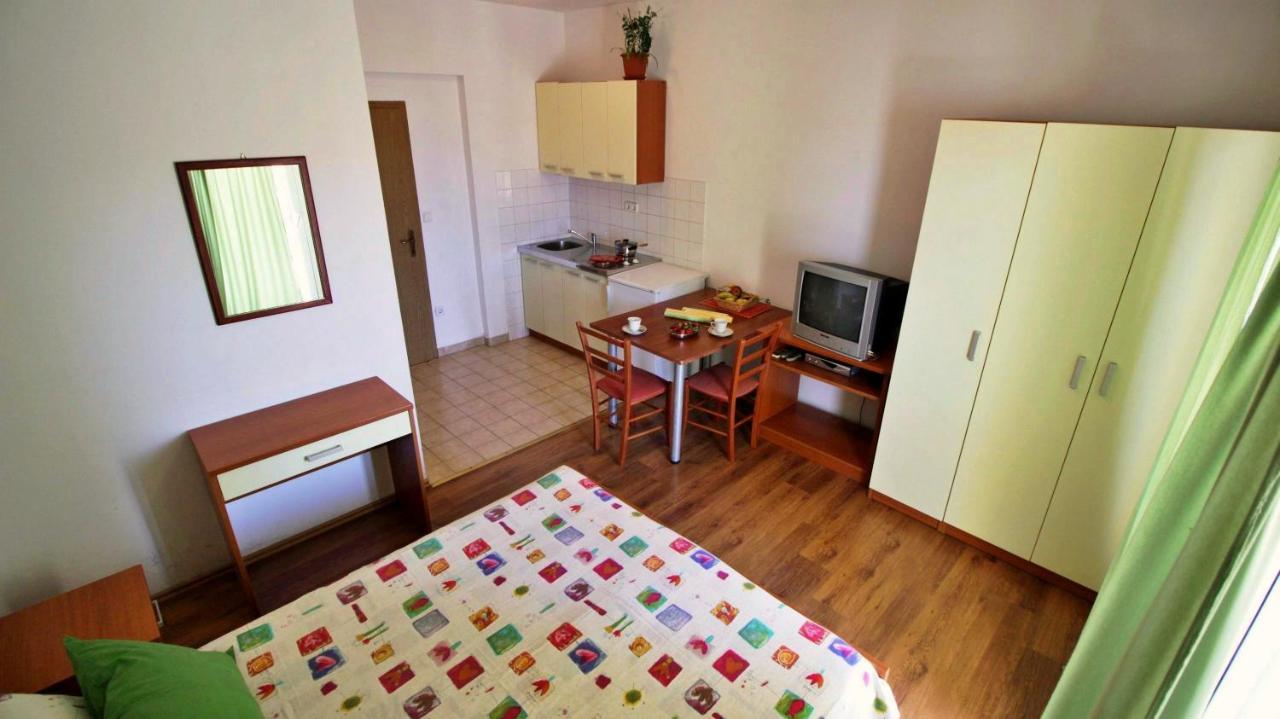 Apartments Marko Nemira Omis Exterior photo