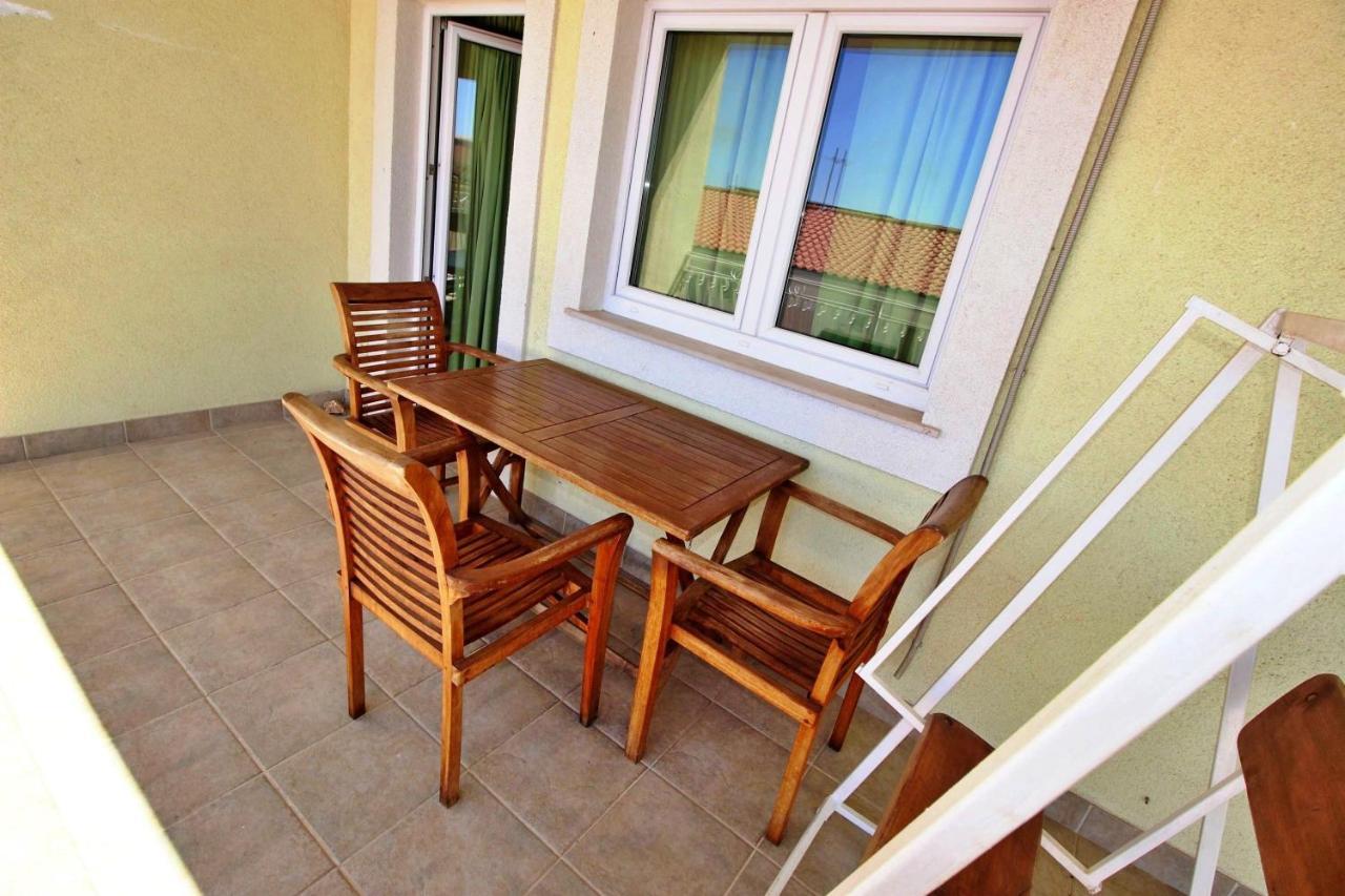 Apartments Marko Nemira Omis Exterior photo