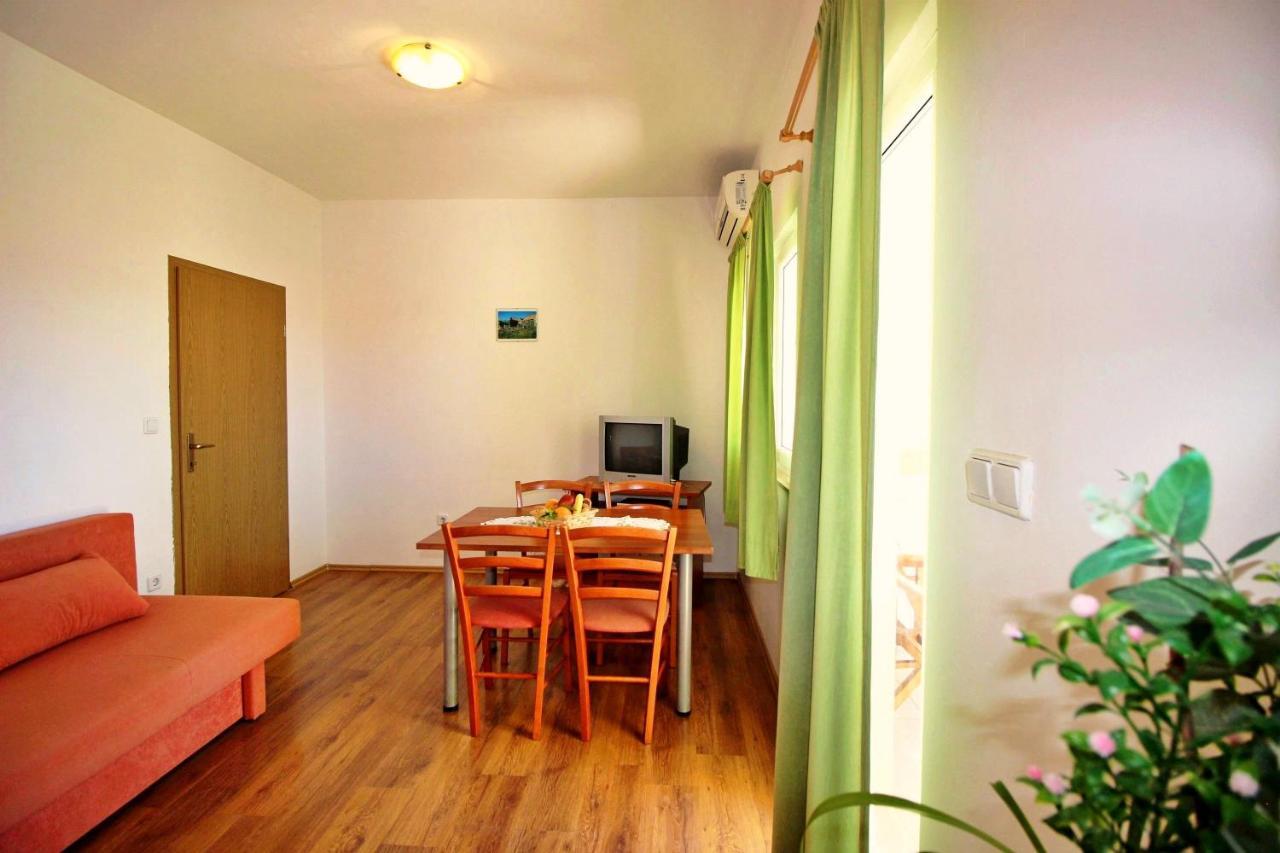 Apartments Marko Nemira Omis Exterior photo
