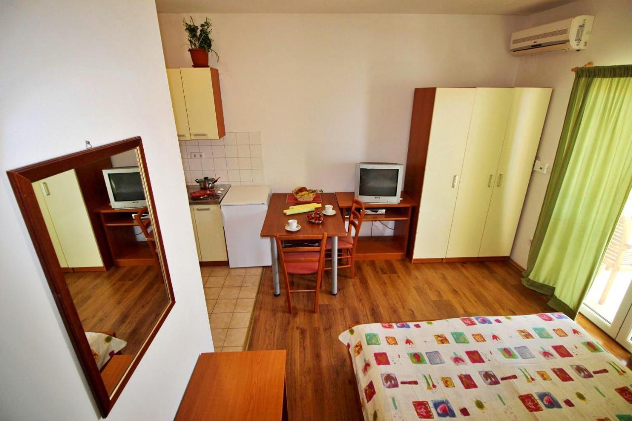Apartments Marko Nemira Omis Exterior photo