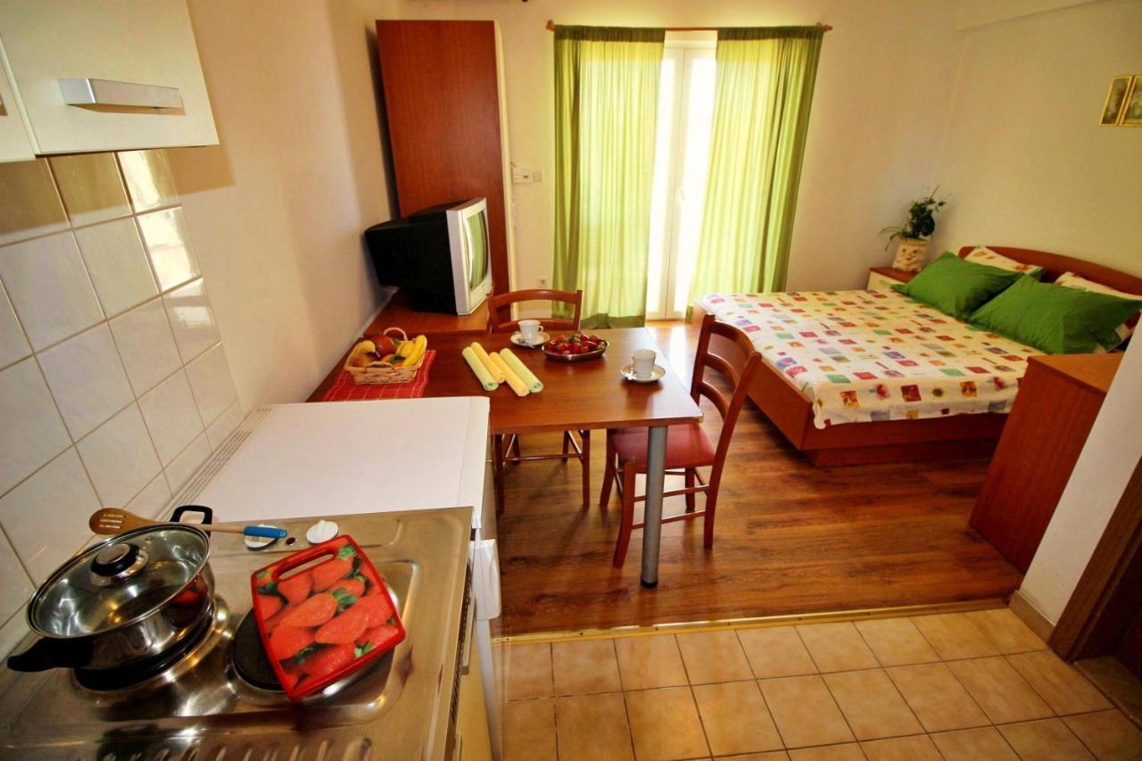 Apartments Marko Nemira Omis Exterior photo